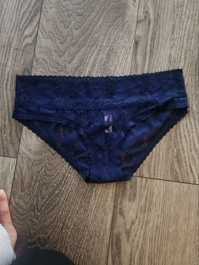 Victoria's Secret Navy Blue Lace Hiphugger Panty NWT MEDIUM